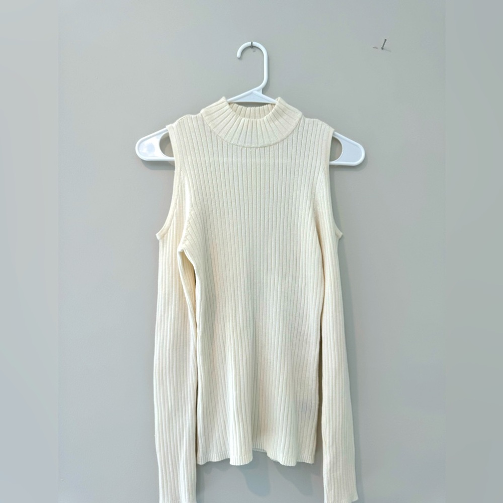 White Sweater W Shoulder Cut Outs